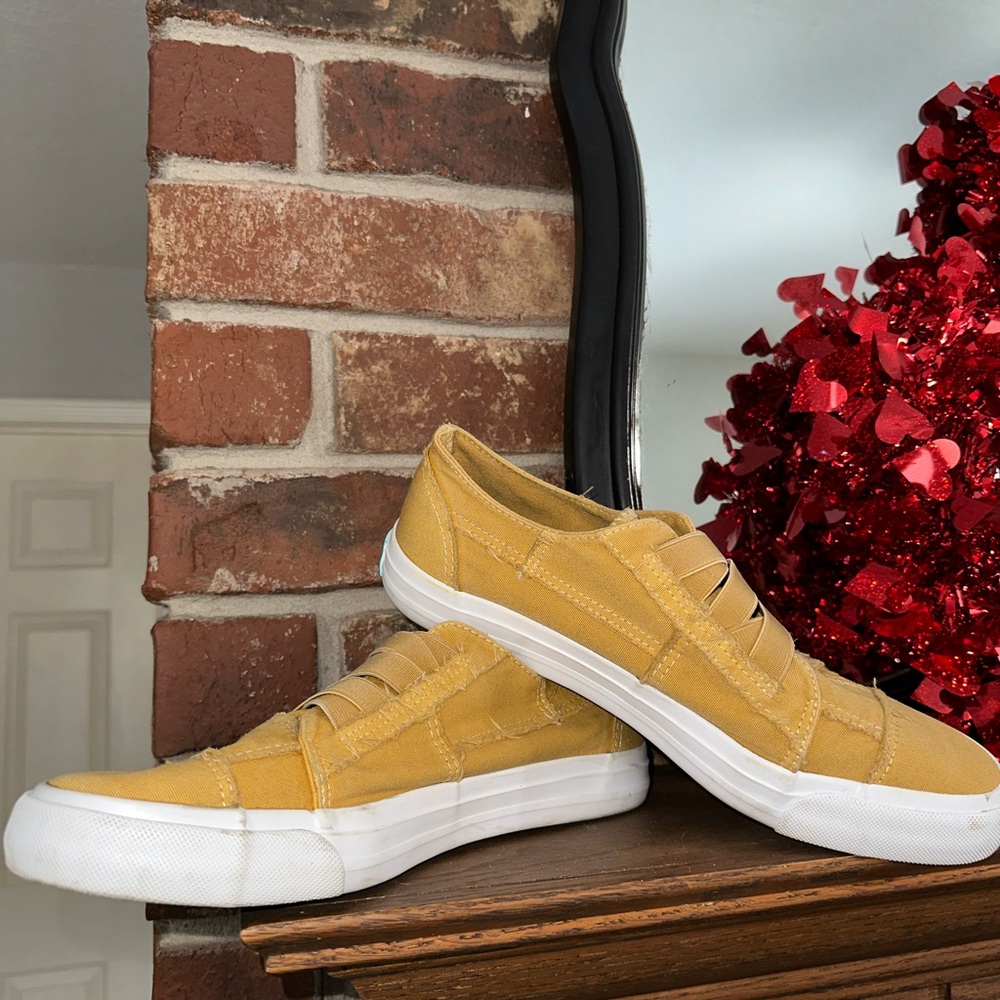 Blowfish Marley Frayed Canvas Sneakers ✨